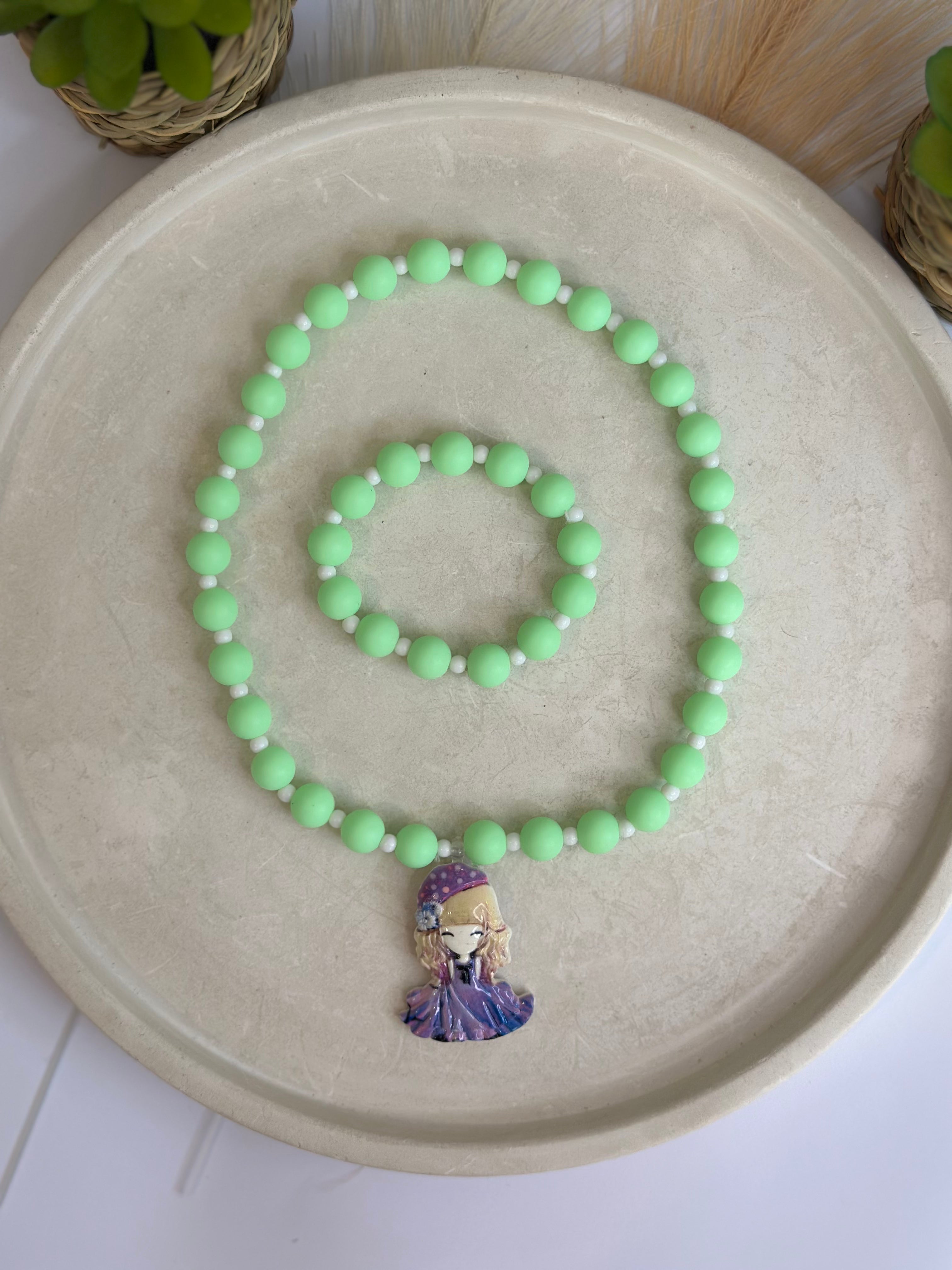 Same beads necklaces with bracelets