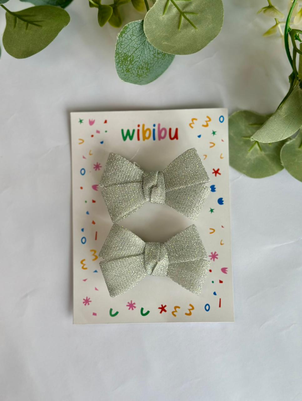 Shimmery bow hair clip set