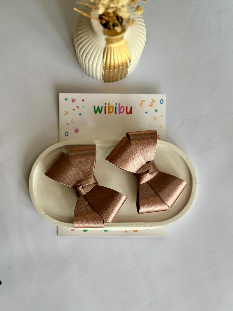 Shinny bow hair clip set