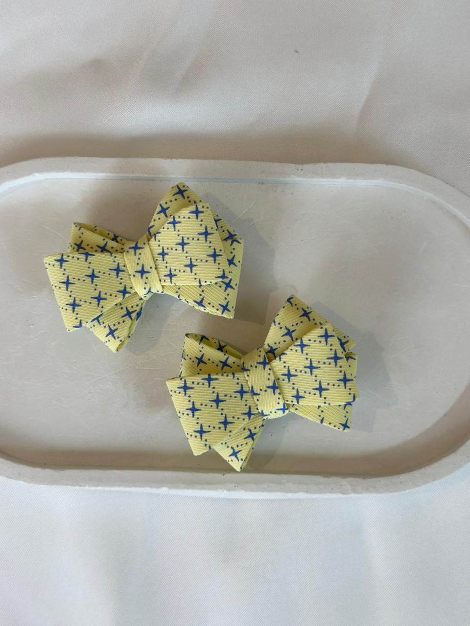 Star cross pattern hair clip set